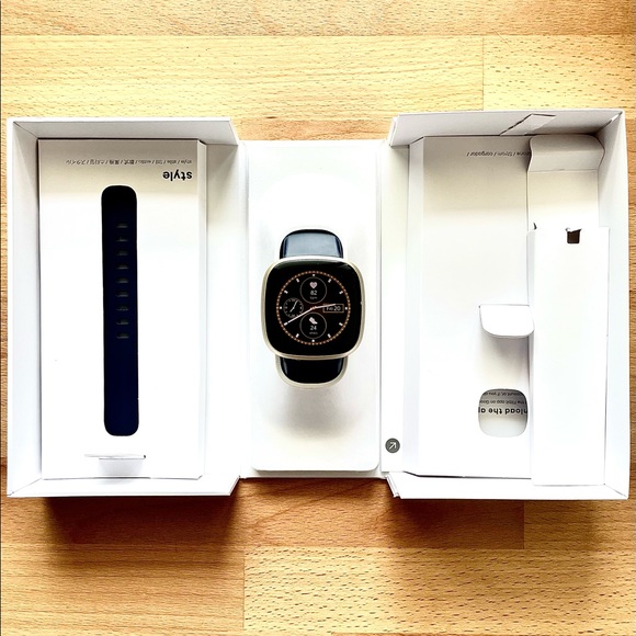 Like New: Fitbit Versa 3 (blue) - Picture 8 of 10